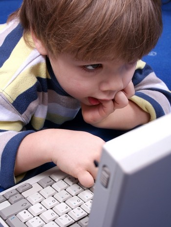 Как постепенно научить ребенка взаимодействию с компьютером?