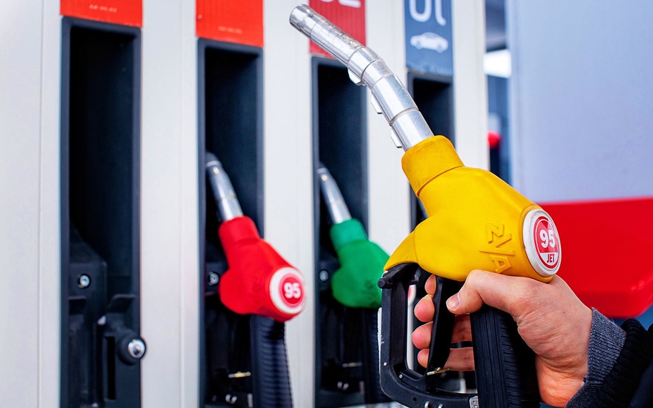 Жириновский озвучил, как можно снизить цены на бензин: вся нефтепромышленность — под контроль государства