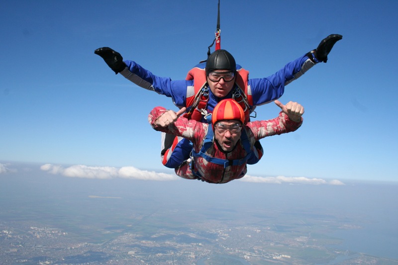 Первый прыжок с парашютом – захватывающее и безопасно!