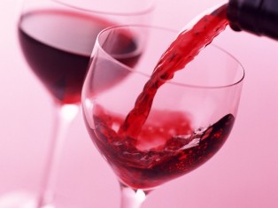 Как наливать вино