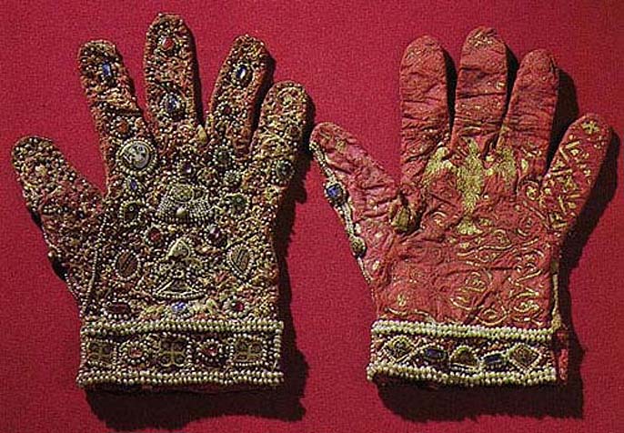История возникновения перчаток
