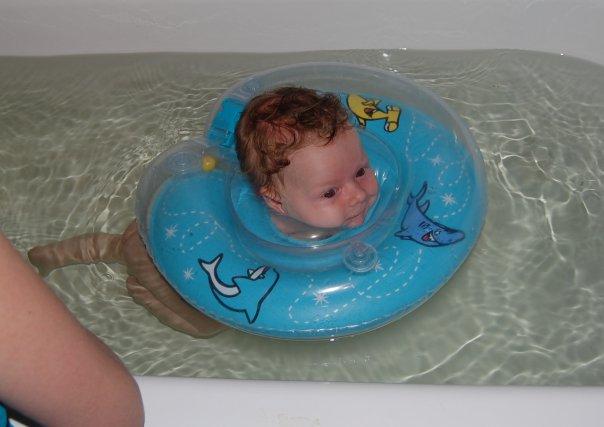 Круги для купания малышей. Научите ребенка плавать