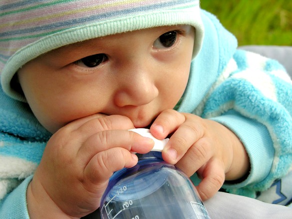Какой водой поить ребенка?